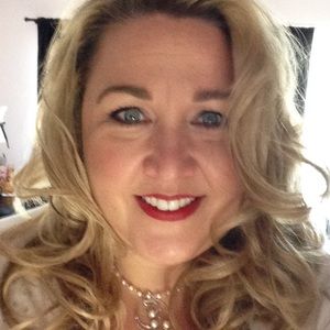 Meet your Posher, Angelia